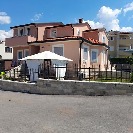 Studio Apartman Dezire Buje Exteriér fotografie