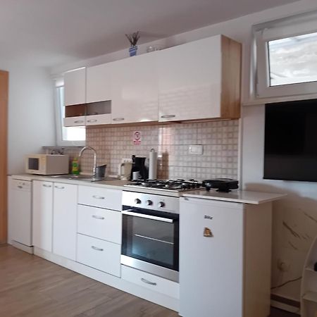 Studio Apartman Dezire Buje Exteriér fotografie